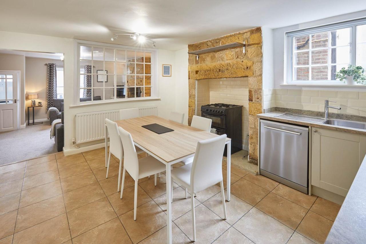Host & Stay - Princess Place Townhouse Whitby Kültér fotó